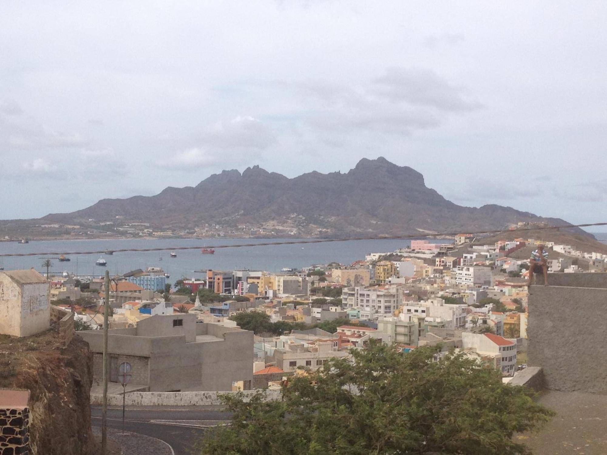 Residencial Monte Cara Bed and Breakfast Mindelo Exteriör bild