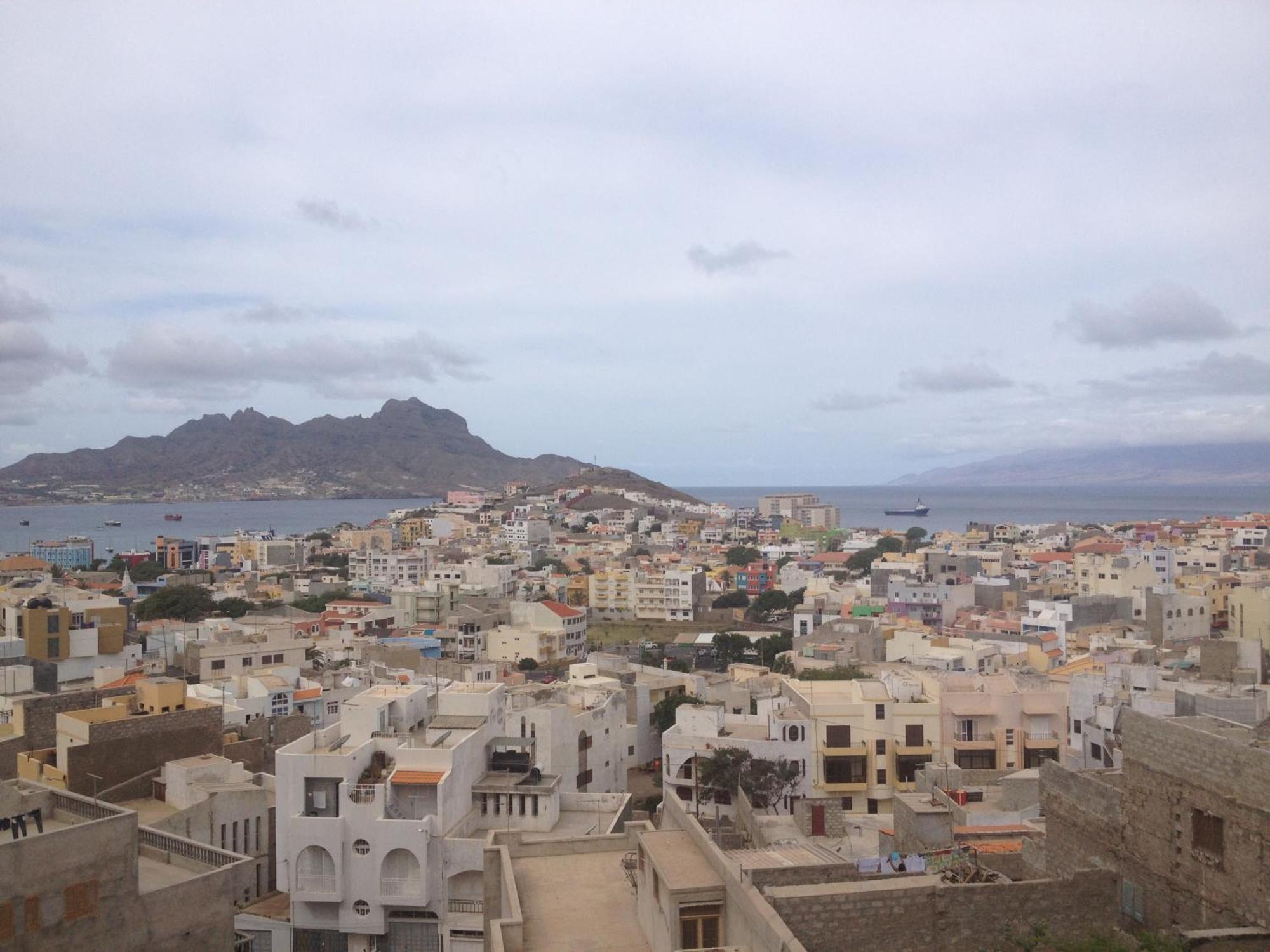 Residencial Monte Cara Bed and Breakfast Mindelo Exteriör bild